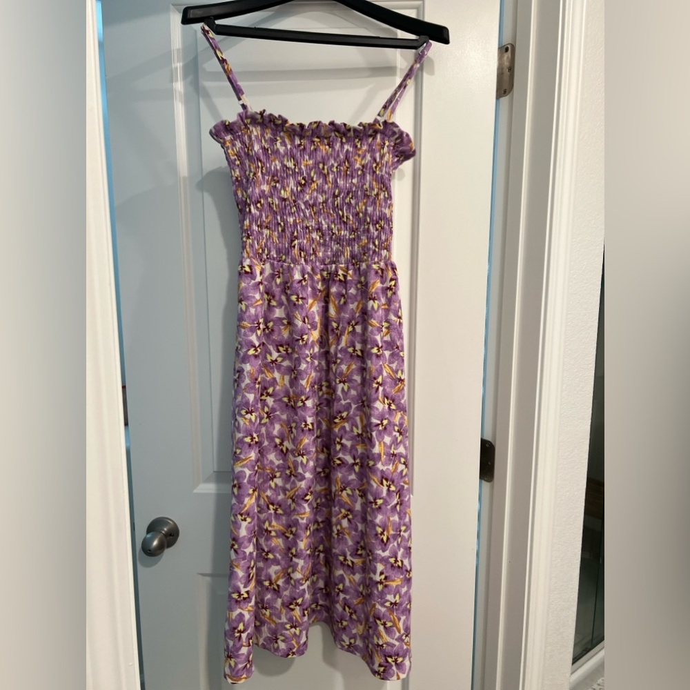 H&M Dress Like New. Size Medium. Purple Color.